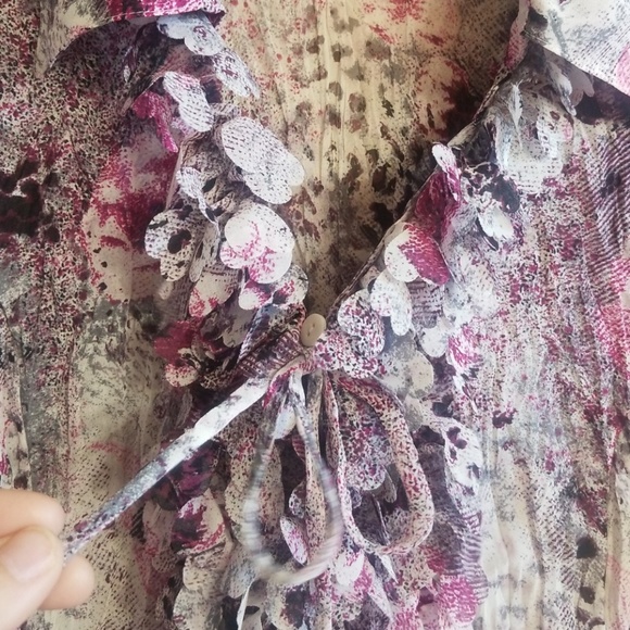 GORGEOUS Violet & Claire Flutter Ruffle Blouse XL - Picture 4 of 8